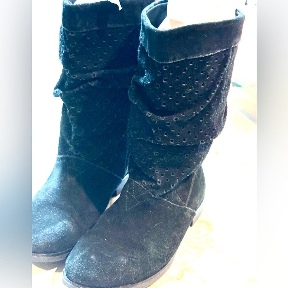 TOMS Black Textured Suede Boots - Size 7.5